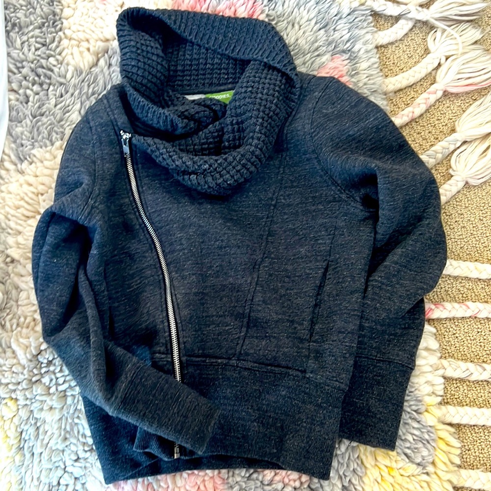 Like New HOODIES zip up sweatshirt/cardigan.